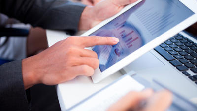 Person using tablet (1)