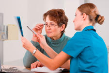 Doctor explainng scan / x-ray