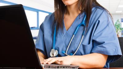 Doctor using laptop (2)
